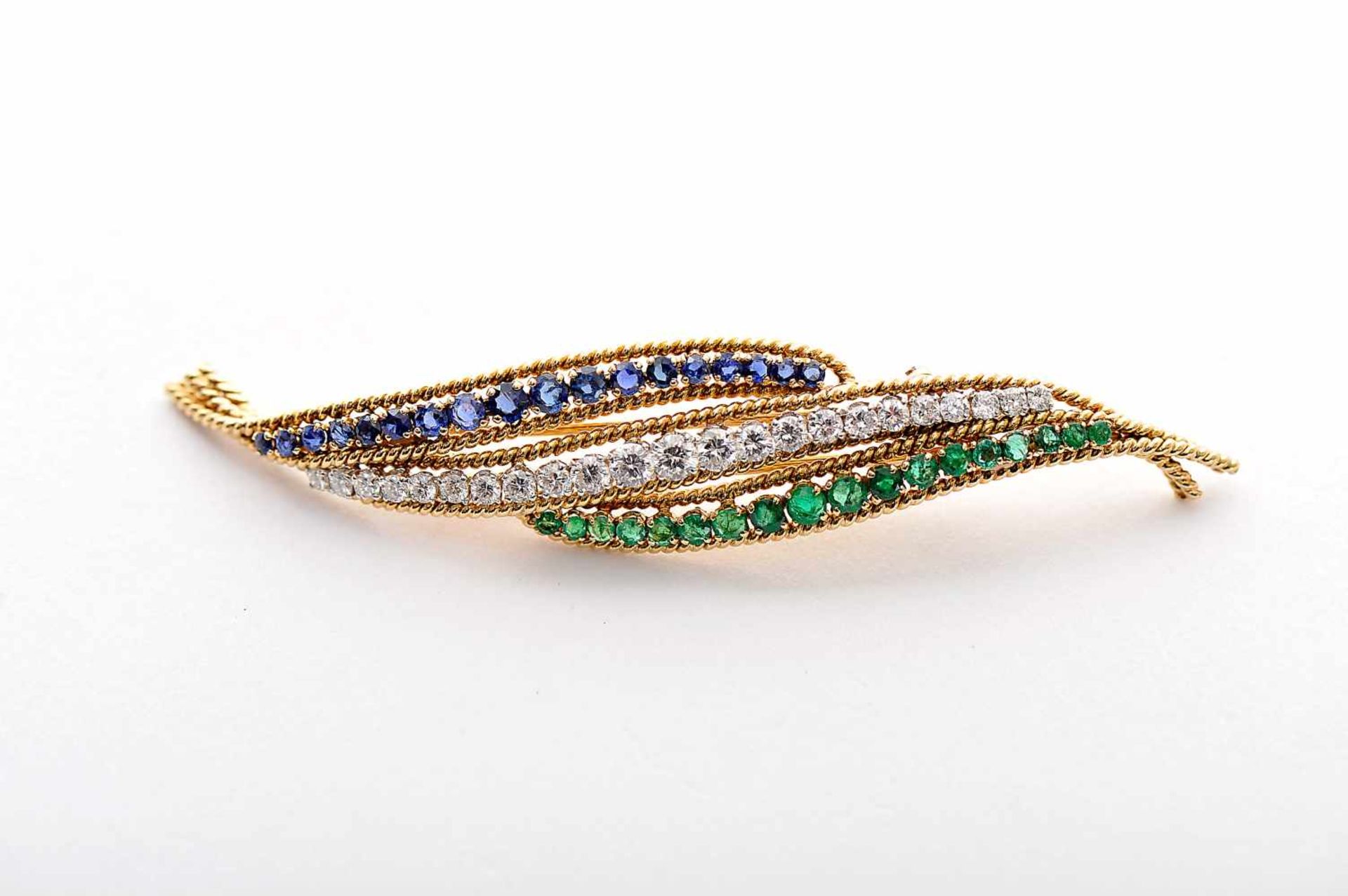 A VAN CLEEF & ARPELS Brooch - Leaf, 750/100 gold, set with 18 emeralds and 18 round brilliant cut