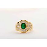 A Ring, 800/1000 gold, set with an oval cut emerald with an approximate weight of 1.20 ct., 2 oval