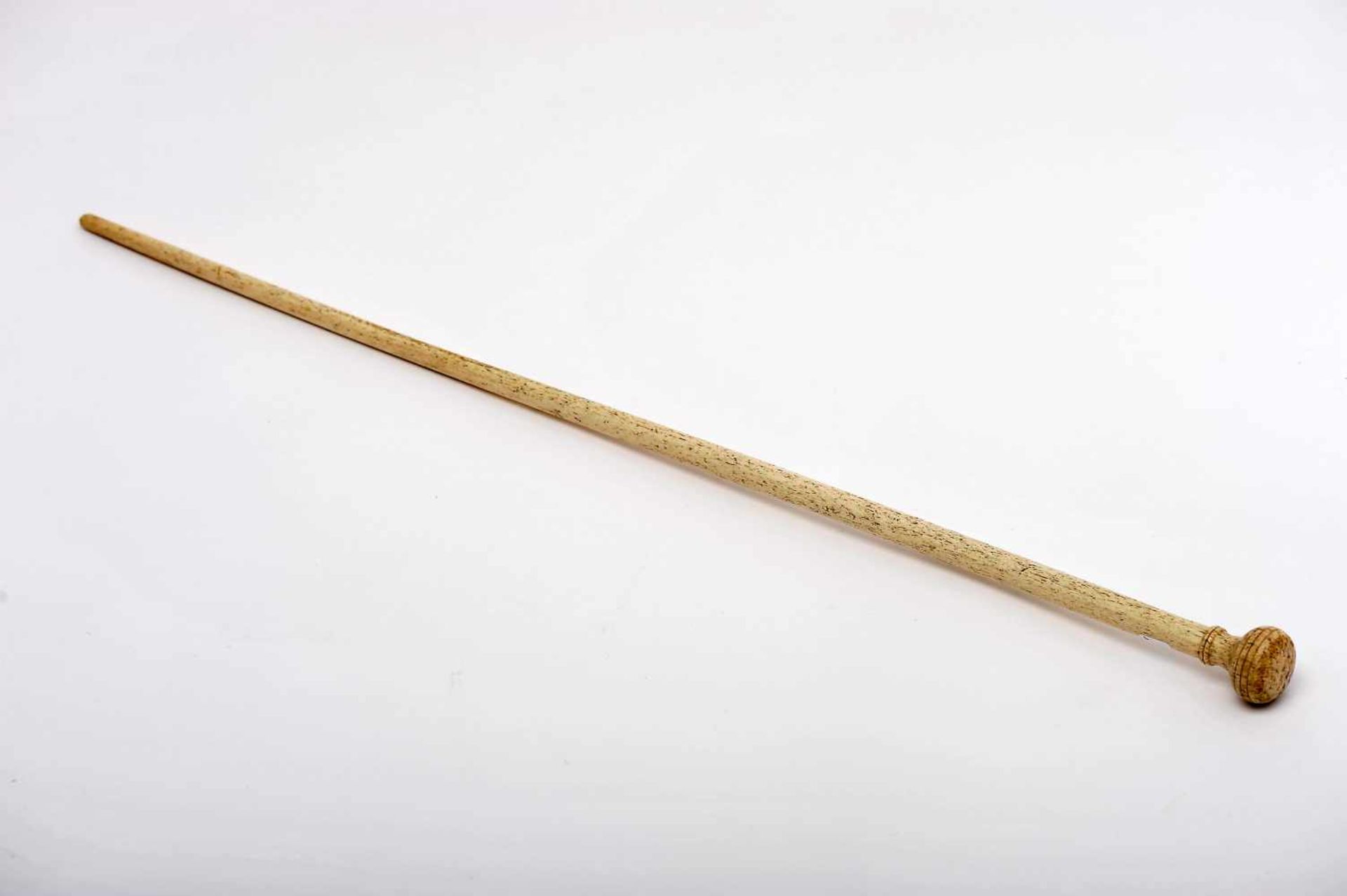 A Walking Stick, whale bone, Portuguese - Azores, 19th/20th C., minor defects- - -20.00 % buyer's