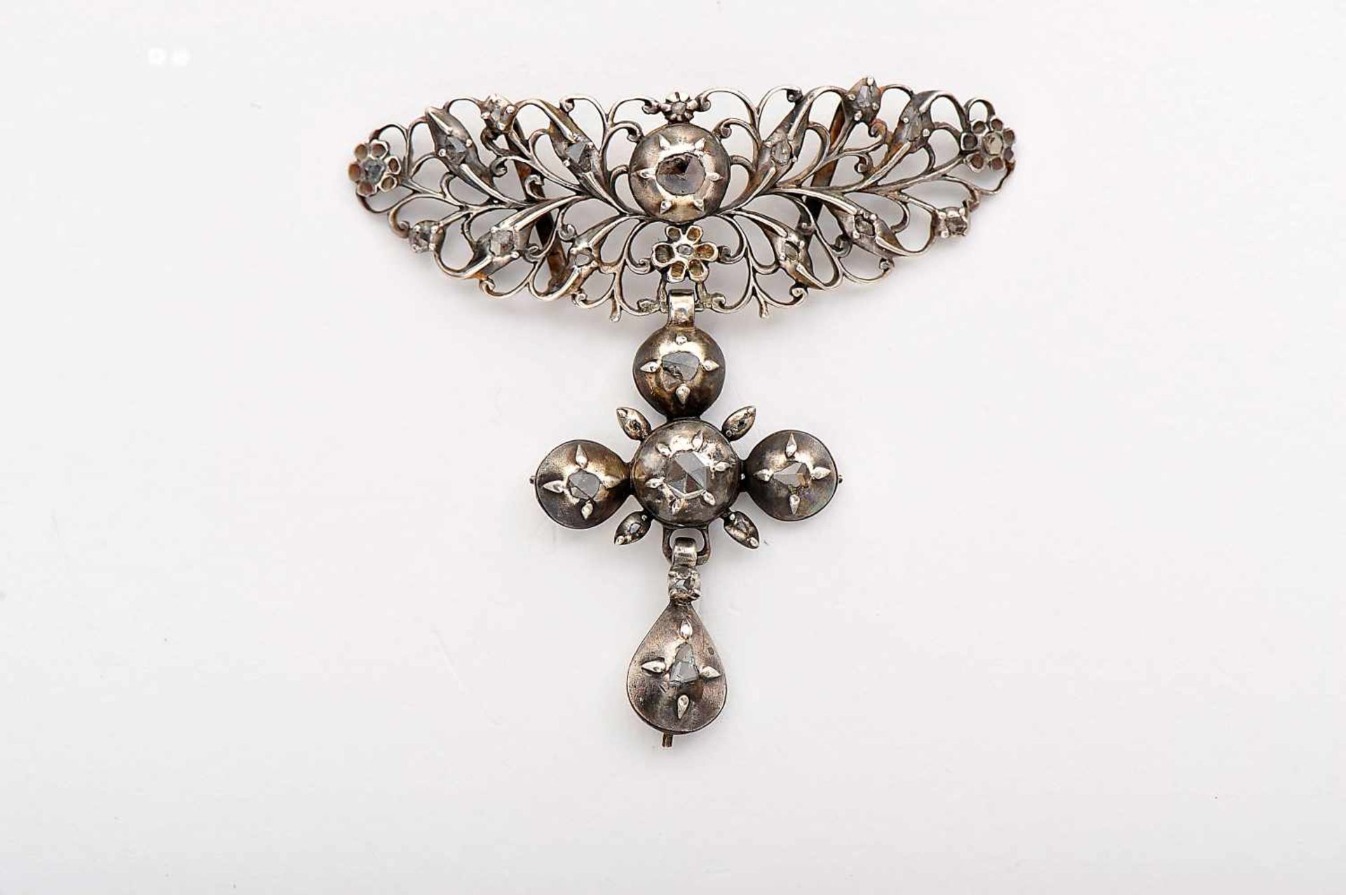 A Pendant, silver, set with rose cut diamonds, European, 18th/19th C., signs of use,