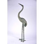 A Crane, partially patinated bronze sculpture, Oriental, 20th C., slight wear, Dim. - 154,5 cm- - -