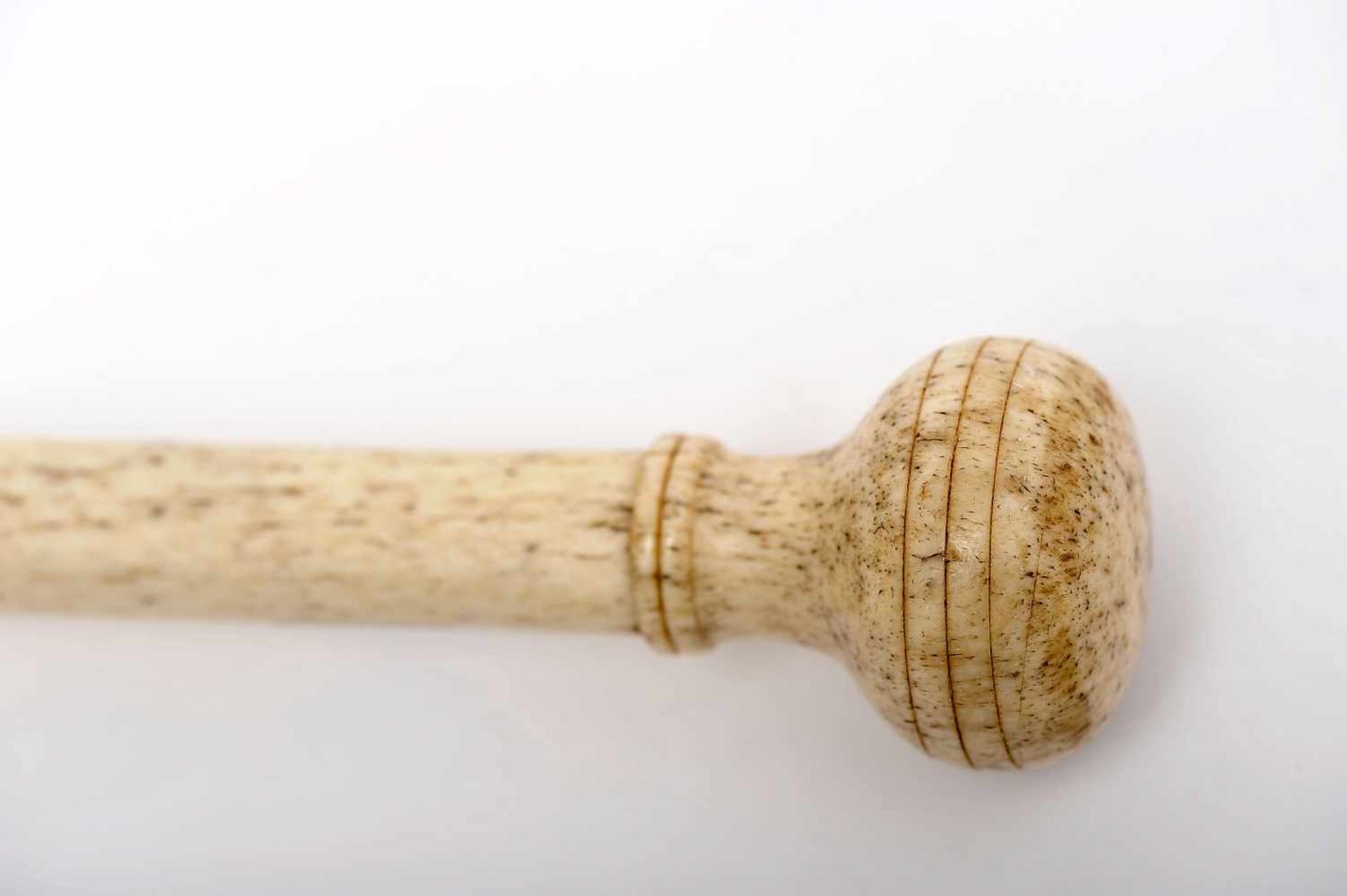 A Walking Stick, whale bone, Portuguese - Azores, 19th/20th C., minor defects- - -20.00 % buyer's - Bild 2 aus 2