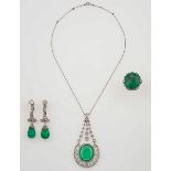 Emerald suite of pendant, pair of earrings and ring. Delicate gold mounts in earlier [...]