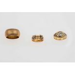 Three gold and diamond rings - montature in oro giallo ed oro bianco 750/1000 -