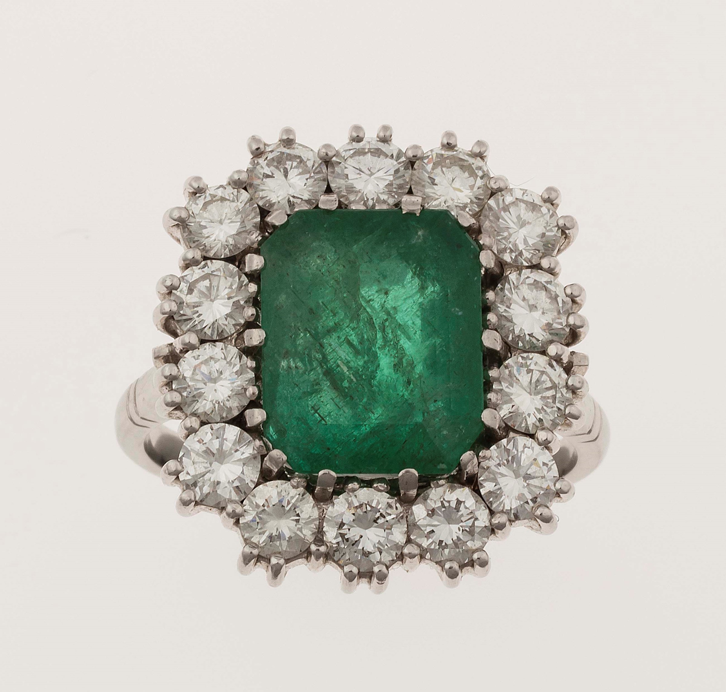 Emerald and diamond cluster ring - montatura in oro bianco 750/1000 -