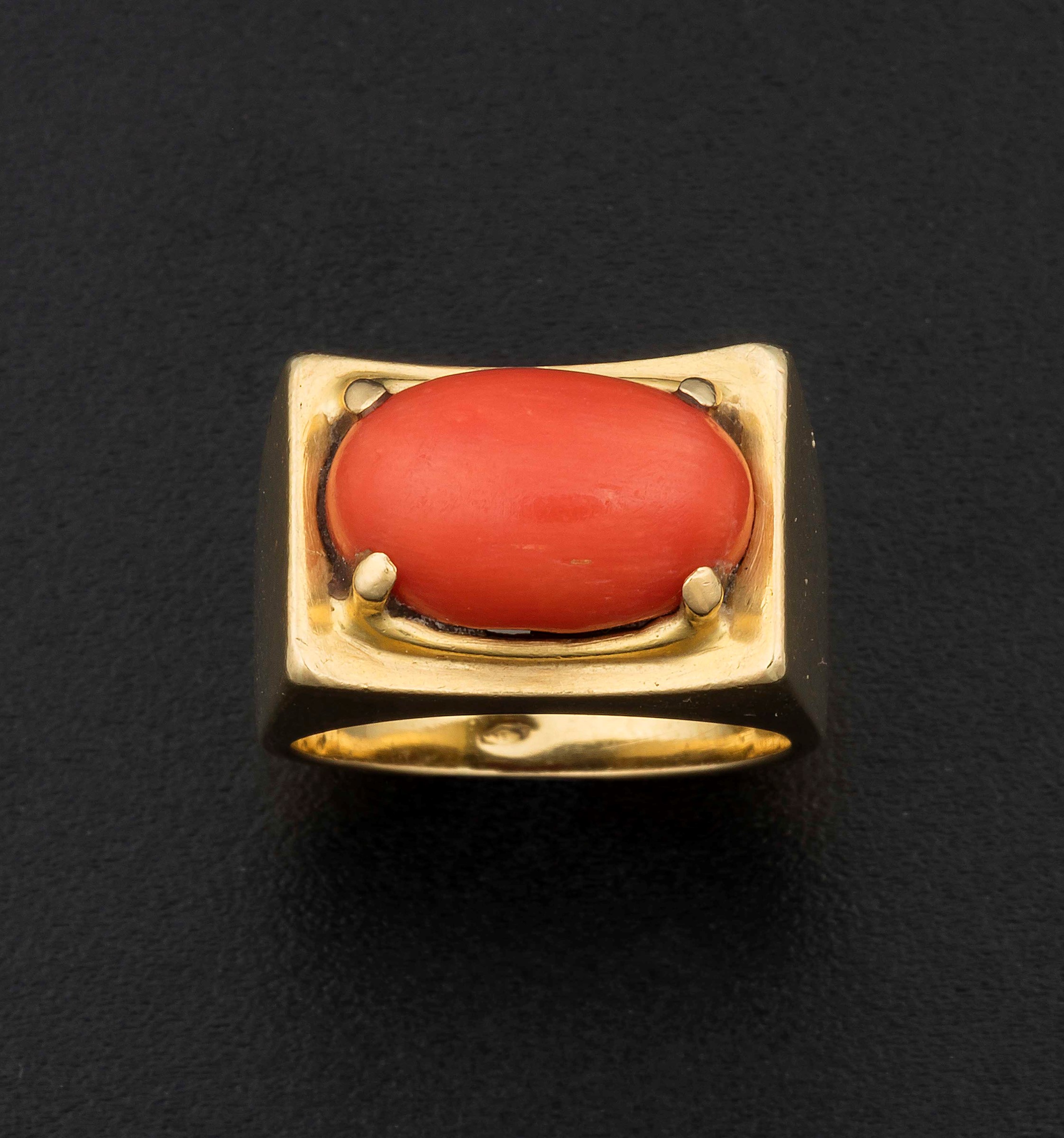 Coral and gold ring - montatura in oro giallo 750/1000 -