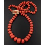 Graduated coral beads necklace - fermezza in oro giallo 500/1000 -