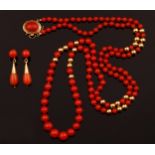 Coral and gold necklace and a pair of pendent earrings - oro giallo 750/1000 -