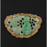 Jade and gold brooch - montatura in oro giallo 750/1000 -