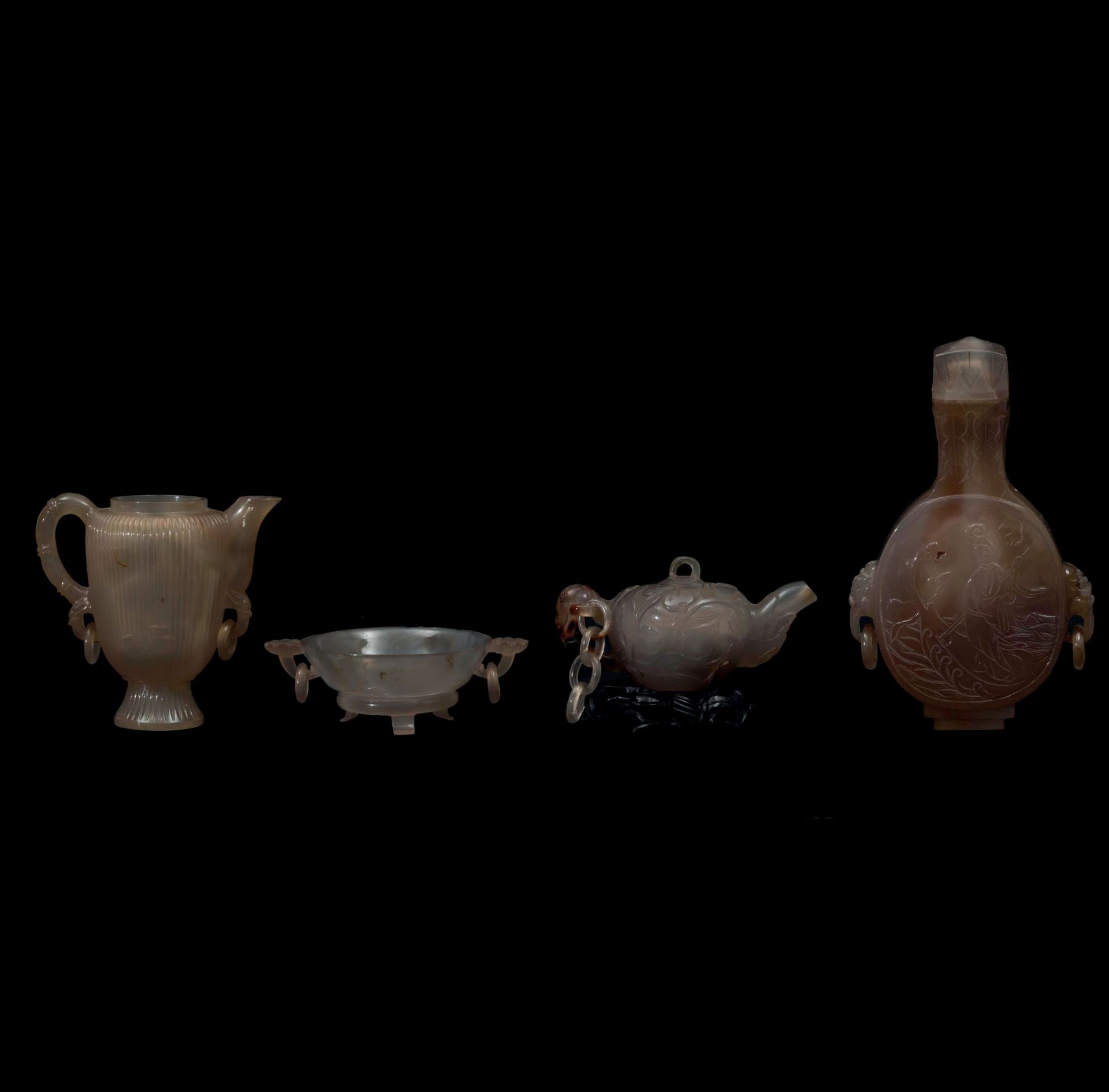 A lot of four agate items, China, 17-1800s - A lot of agate items made up by: a cup [...]