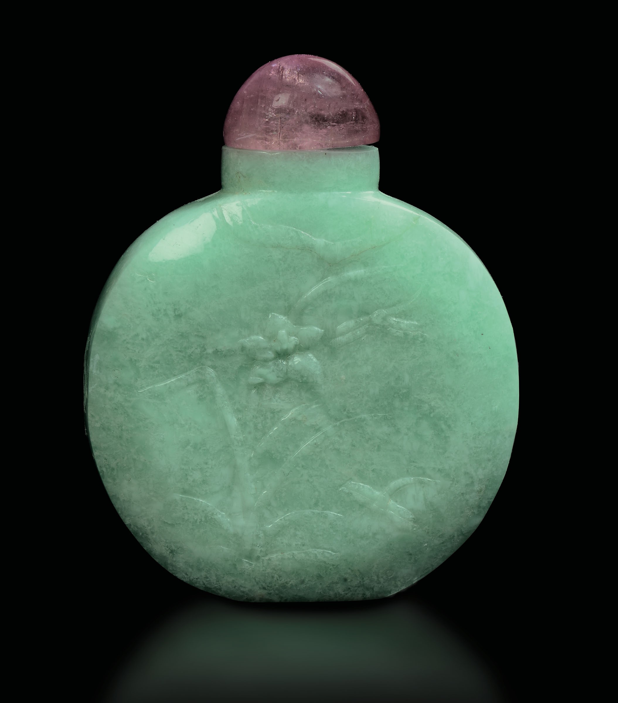 A jadeite snuff bottle, China, Qing, 1800s - Green jadeite with a pink lid, engraved [...]