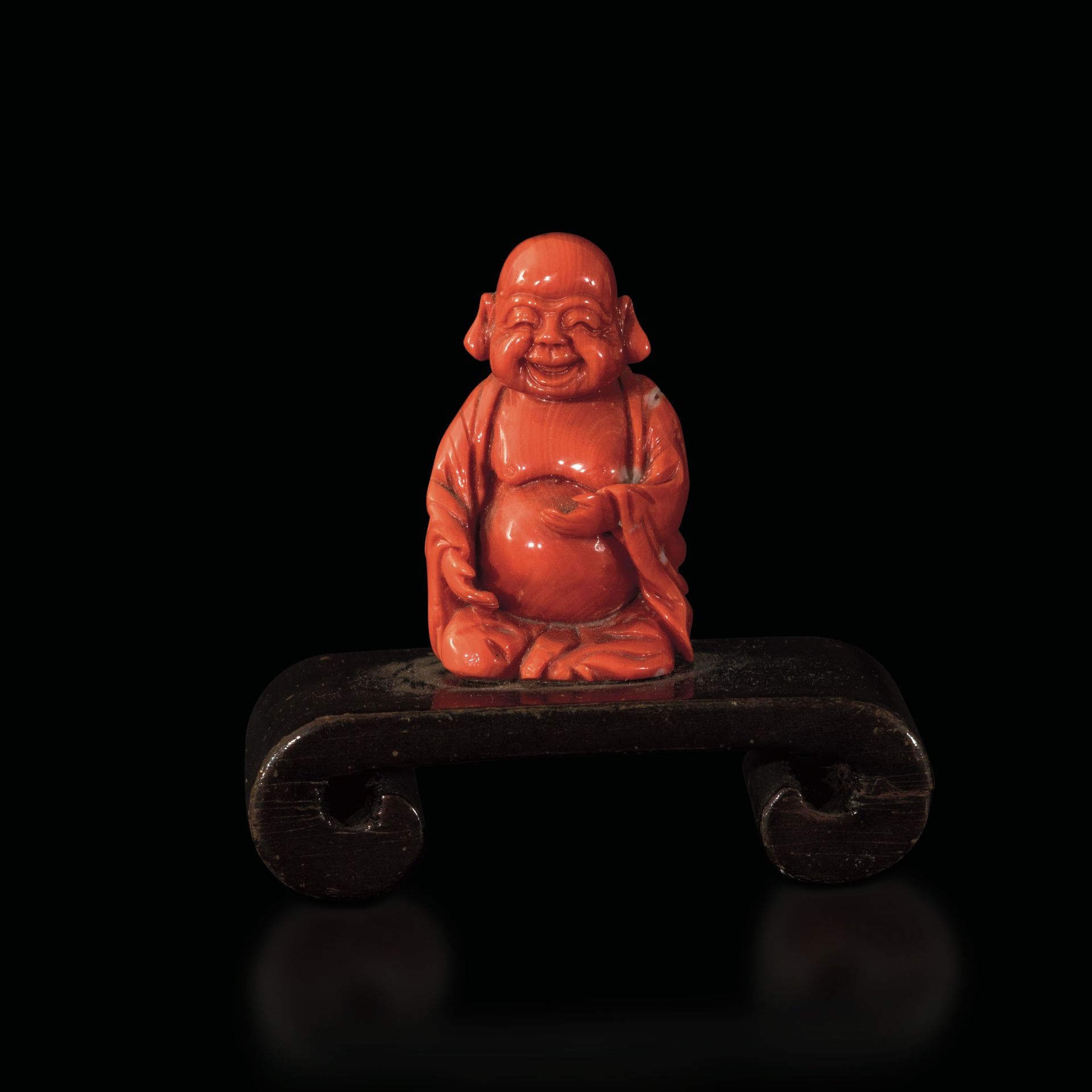 A small coral Budai, China, early 20th century - Gross weight 36gr; H 4.5cm -