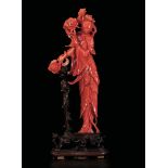 A carved coral Guanyin, China, early 1900s - Gross weight 203gr; H 18cm -