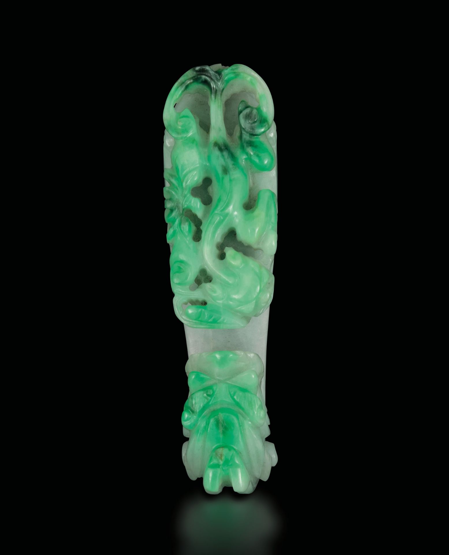 A jade clasp, China, Qing Dynasty - Qianlong period (1736-1796). 7cm -