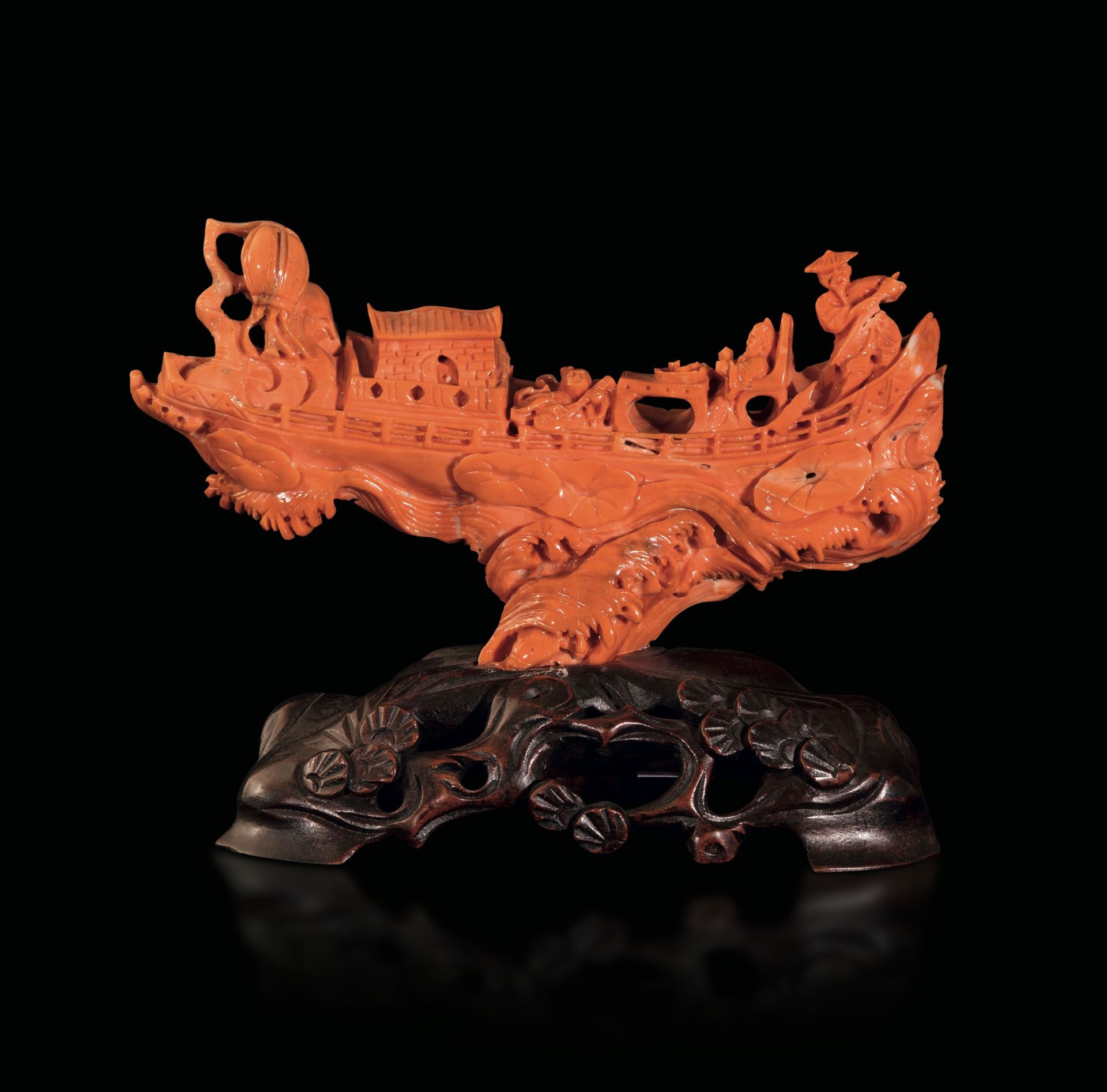A carved coral group, China, early 1900s - Gross weight 169gr; 7x12.5cm -