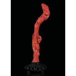 A carved coral Guanyin, China, early 1900s - Gross weight 191gr; H 20cm -