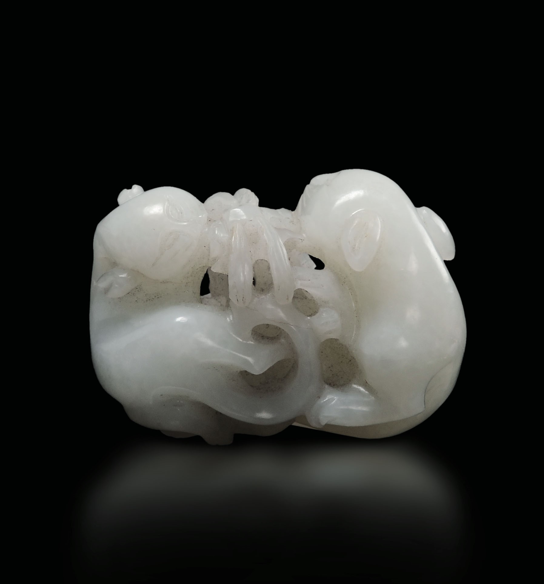 A white jade group, China, Qing Dynasty, 19th century - 4.5cm -