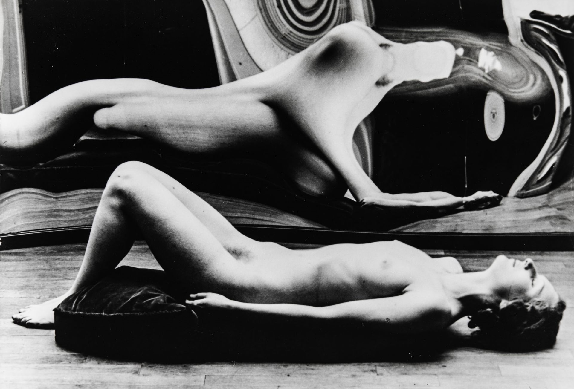 André Kertész (1894-1985), “Distorsione n.45”, Parigi, 1933 - b/w print. Label [...]