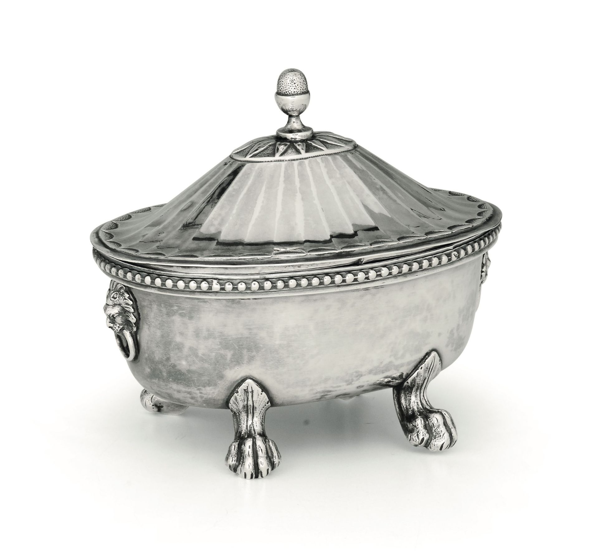 A silver pot, Bartolotti, Rome, 1790/1810 - Molten, embossed and chiselled silver. [...]