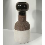 Ettore Sottsass, - Vaso della serie Lava in impasto di terre miscelate a [...]