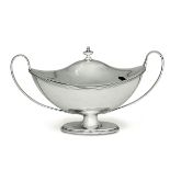 A silver gravy boat, London, 1906 - "Adam Revival", Thomas Bradbury. 410gr -