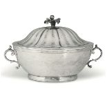 A silver tureen, Brescia, late 1700s - Molten, embossed and chiselled silver. 515gr, [...]