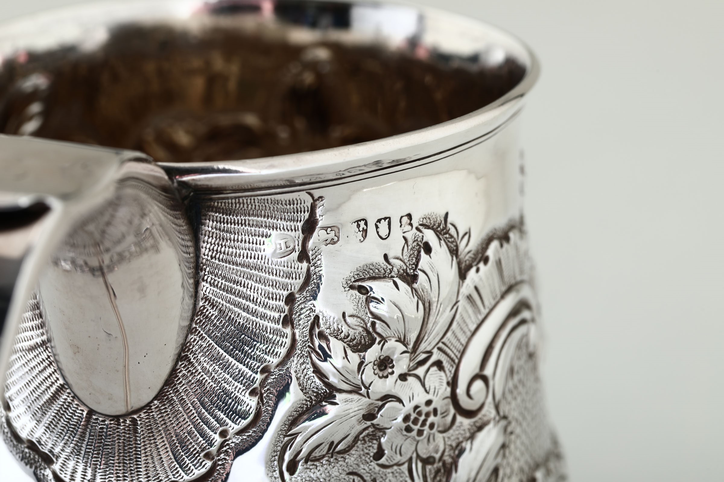 A silver tankard, Newcastle, 1801 - Silversmith Dorothy Langlands. 342gr, H 14cm - - Image 2 of 2