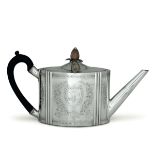 A silver teapot, London, 1838 - Molten, embossed and chiselled silver. Silversmith [...]