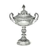 A silver trophy, Sheffield, 1922 - Molten and chiselled silver. Silversmith's mark [...]