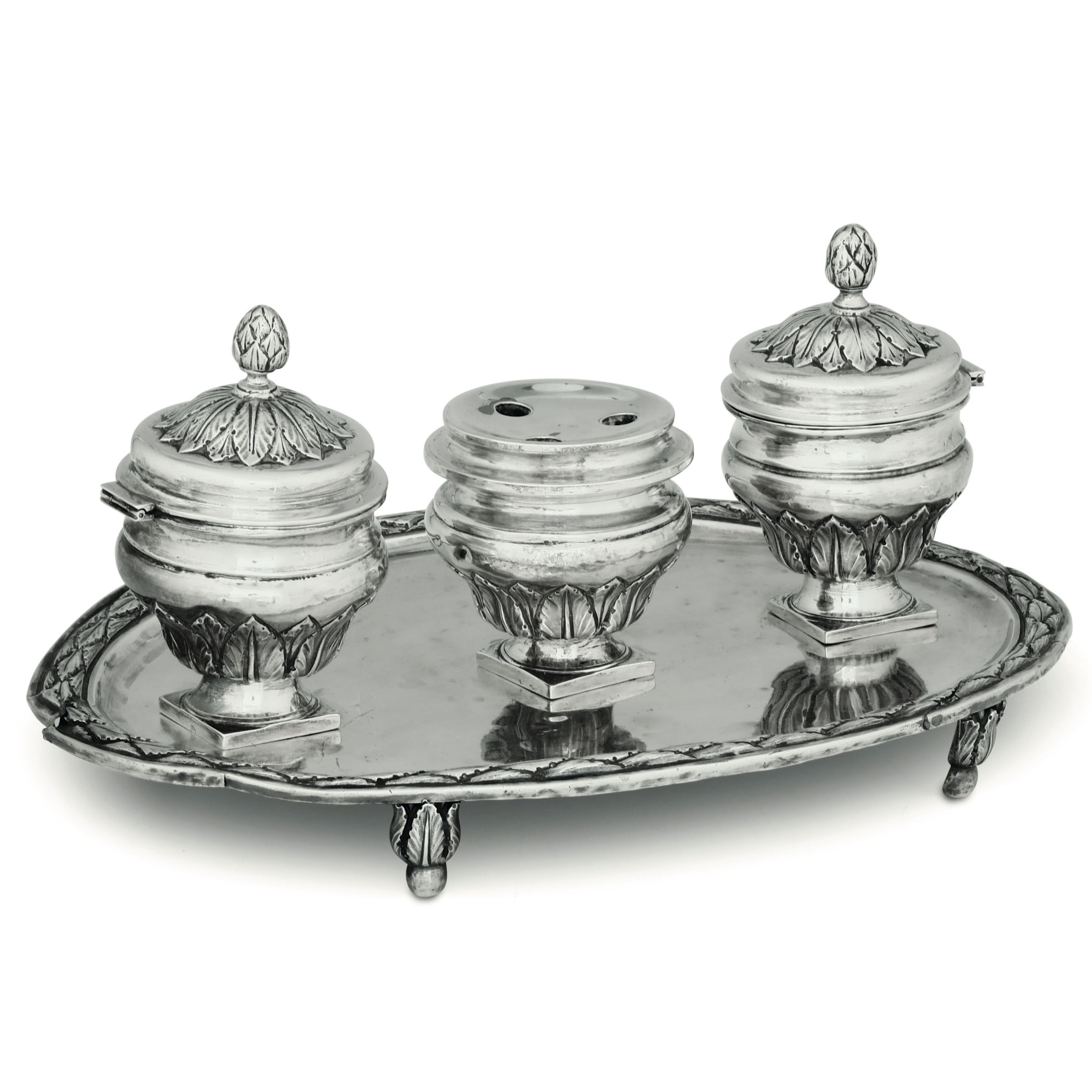 A silver inkwell, Genoa, 1792 - Molten, embossed and chiselled silver. Torretta stamp [...]