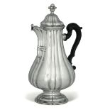 A silver coffee pot, Bologna, 1775/80 - Molten, embossed and chiselled silver. [...]