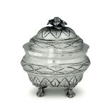 A silver sugar pot, Genoa, late 1700s - Molten, embossed and chiselled silver. [...]