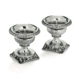 Two silver salt bowls, Turin, 1800s - Molten, embossed and chiselled silver. [...]