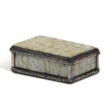 A snuff box, Europe, 17-1800s - Rectangular snuff box with gilt metal, tortoise and [...]