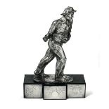 A silver figure, Finzi, Milan, 1900s - Molten and chiselled first-title silver on a [...]