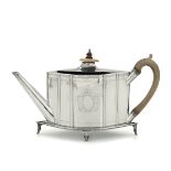 A silver teapot, London, 1791 - Molten, embossed and chiselled sterling silver with a [...]