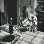 Robert Doisneau (1912-1994), Les pains de Picasso, 1952 - cm 18x17,9 (29x17,9) -