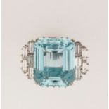 Aquamarine and diamond ring - montatura in oro bianco 750/1000 -