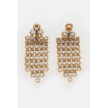 Pair of diamond and gold pendent earrings - montatura in oro giallo 750/1000 -