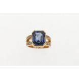 Sri Lankan sapphire weighing 9.59 carats approx, diamond and gold ring. Gemmological [...]
