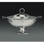 A silver soup tureen - - Molten, embossed and chiselled silver. The description of [...]