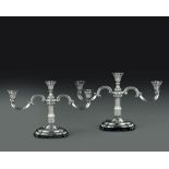 Coppia di candelabri in argento con basi in legno ebanizzato. Manifattura italiana [...]