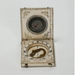 Dittico solare in avorio, Francia XVIII secolo, - Sull'interno del coperchio [...]