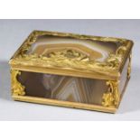 A good French 18ct gold mounted polished agate rectangular snuff box (mounts stamped), 2.75ins x