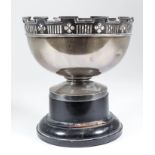 A George V silver circular bowl with shaped and moulded rim and pierced border, on circular footrim,