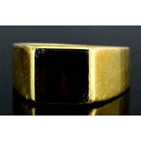 A gentleman's 18ct gold mounted and black onyx signet ring, set with square stone (size X - gross