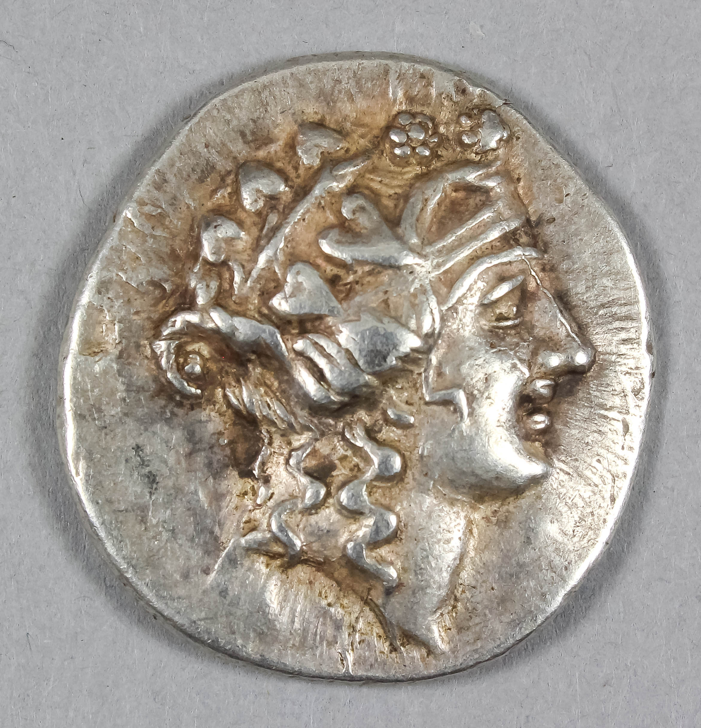 A Greek (Thrace) silver tetradrachm (411-350 B.C.) with the head of Dionysos, 32mm diameter ( - Image 2 of 2