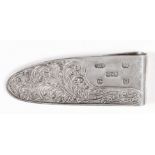 An Elizabeth II silver side lock pattern money clip, engraved with ribbon and scroll ornament, 2.