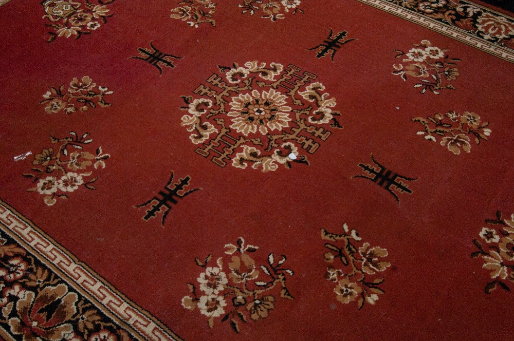 MACHINE MADE EASTERN CARPET, with floral centre medallion, scattered floral sprays and floral - Image 3 of 4