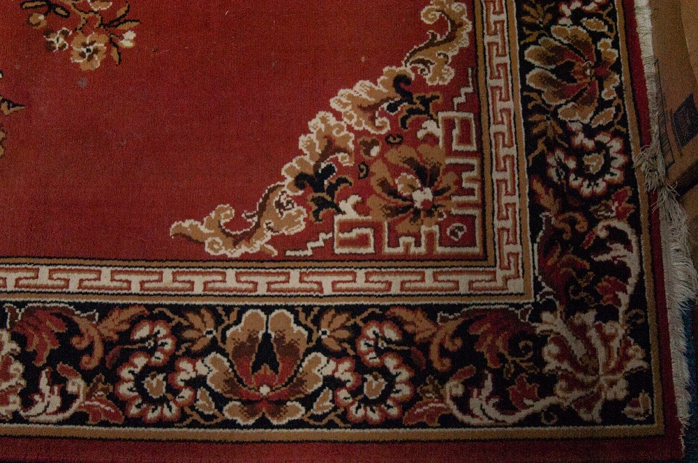 MACHINE MADE EASTERN CARPET, with floral centre medallion, scattered floral sprays and floral - Image 4 of 4